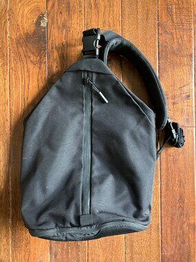 Aer Sling Bag 3 Minimal EDC mini backpack man purse shoulder carry